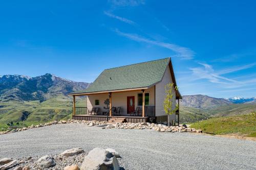 Pateros House | Pateros Home w/Deck, 7 Mi to Alta Lake Park!