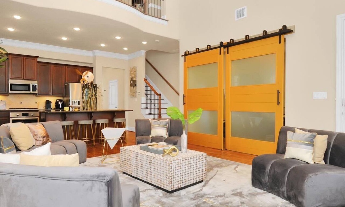 Spring Branch Central House | Peaceful 2-bedroom house with Game Room and Hot tub in charming Houston