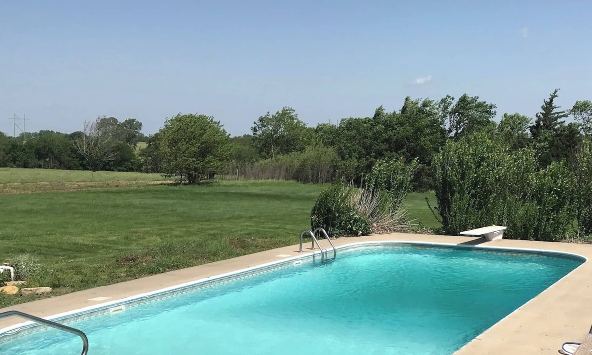 Potter Cottage | Peaceful 3-bedroom + Loft cottage with AC; only 1 hour to GEHA stadium; sleeps 7