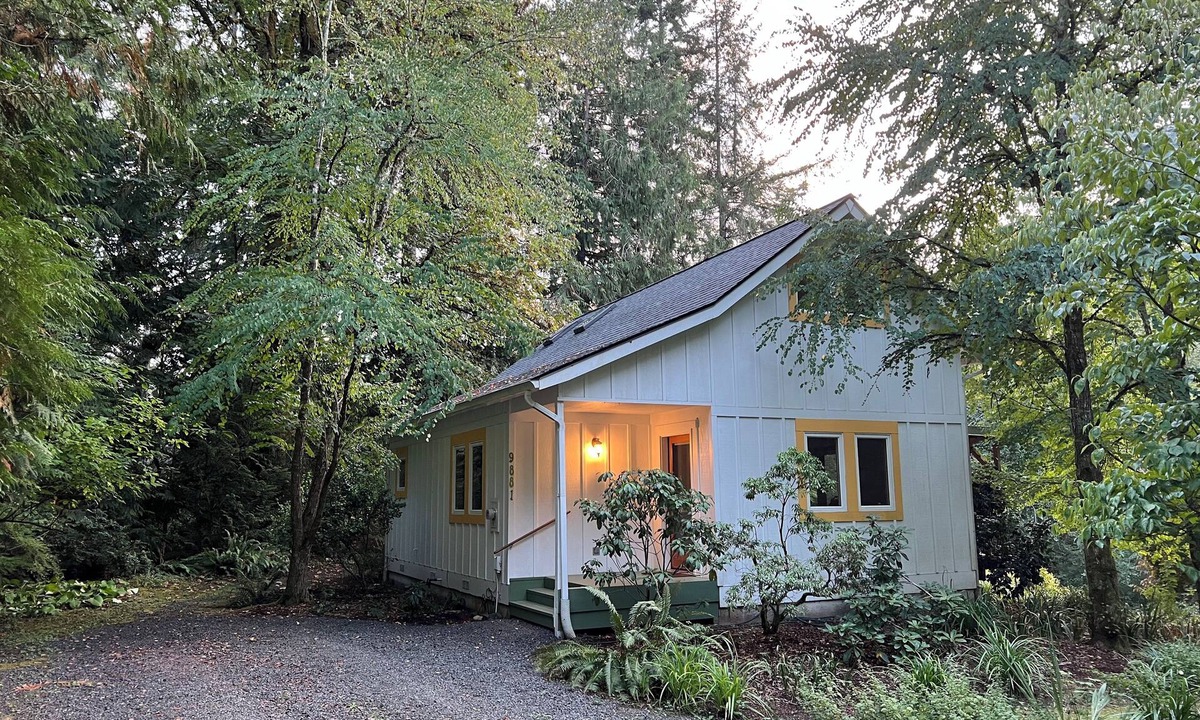 Rollingbay Cottage | Peaceful and private cottage on Bainbridge Island