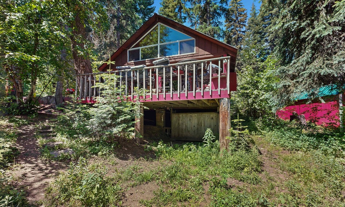 Cascade Cabin | Peaceful Cabin Near Cascade Lake & Stream