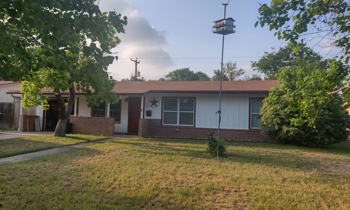 North San Antonio - SAT House | Peaceful & central located home with fully equipped kitchen & backyard BBQ oasis