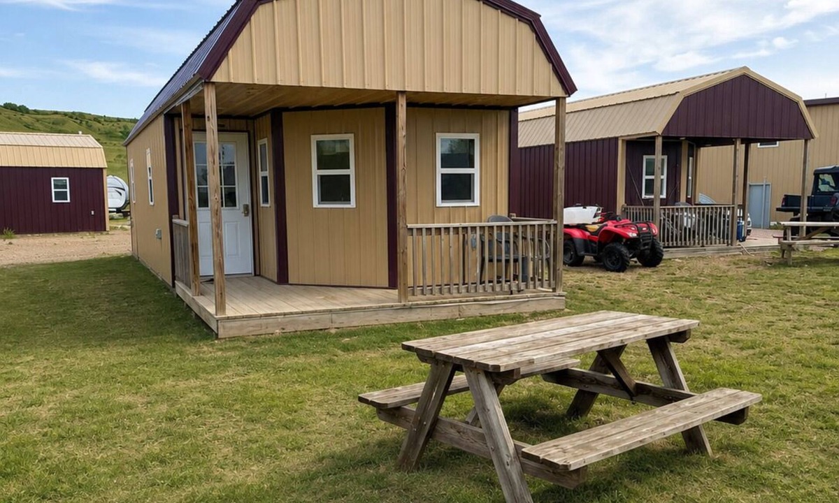 Lake Andes Cottage | Peaceful Cottage 5 Escape - River Views, Loft & Open Skies