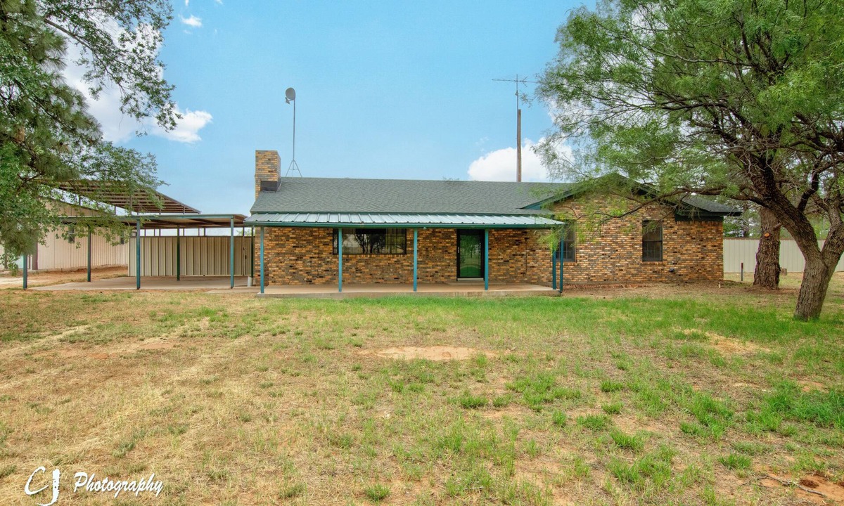 Colorado City House | Peaceful Country Getaway with Hot Tub & Fire Pit