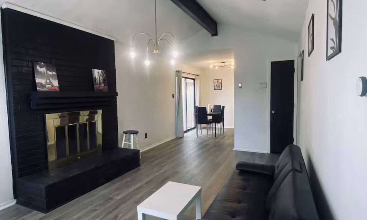 Fort Worth House | Peaceful Fort Worth House – Fireplace & Pet Friendly