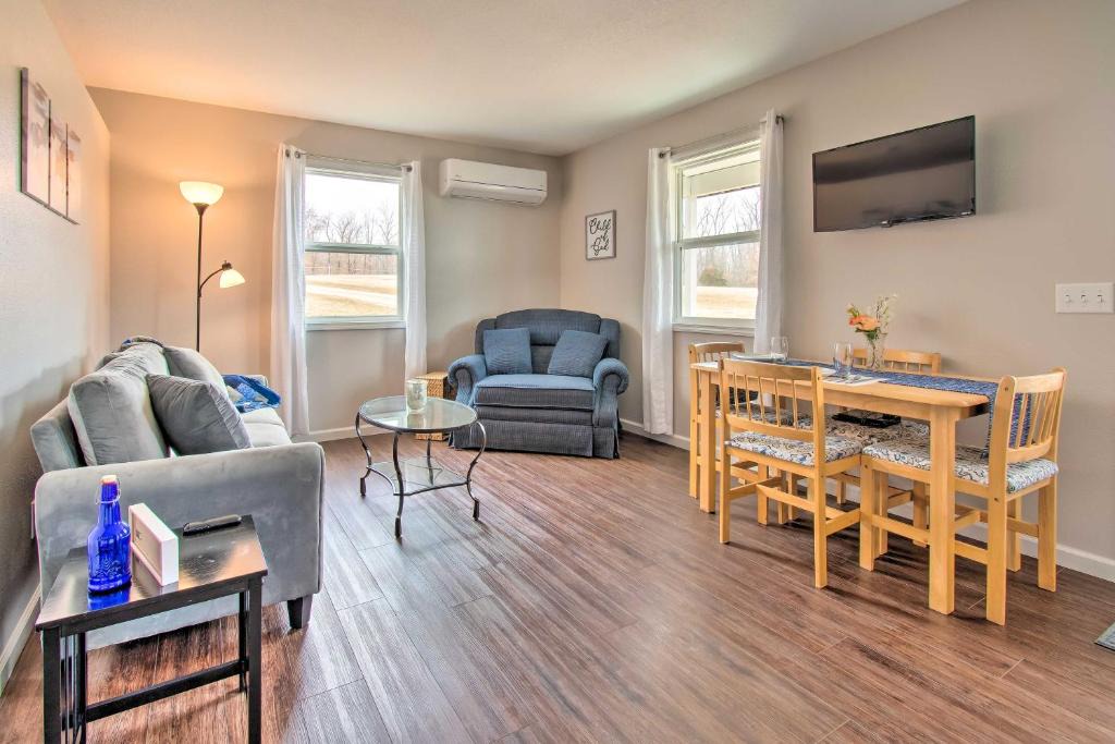 Saint Patrick House | Peaceful Missouri Cabin Rental on 55 Acres!
