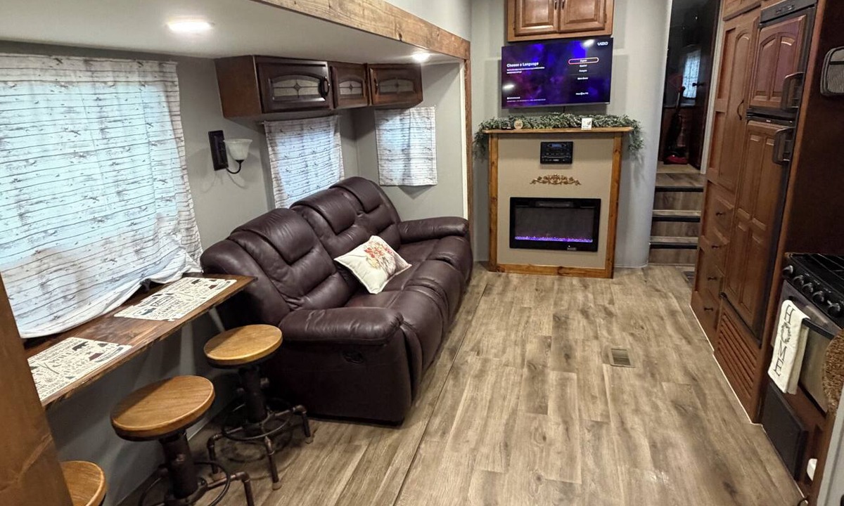 Jasper House | Peaceful RV perfect balance of escape, lakeside views, easy lake access, & fun!