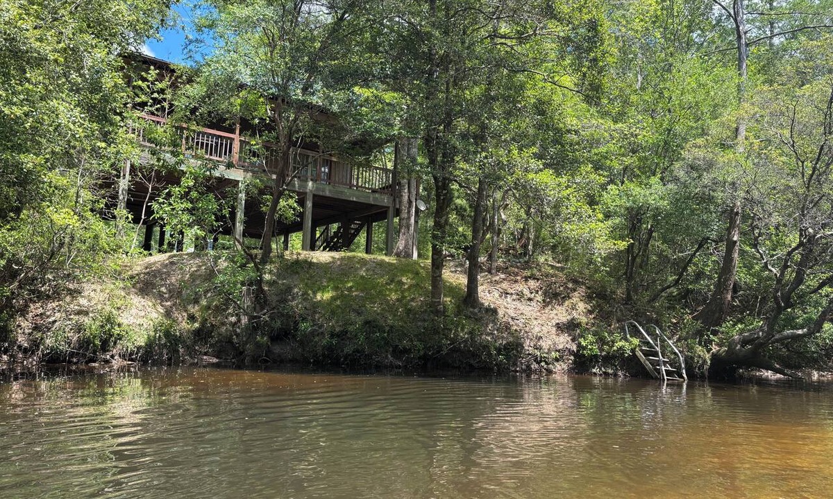 Lucedale Cabin | Peaceful, Secluded, 2-bedroom Creekbank Cabin in Lucedale