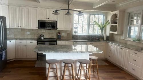 McCall House | Peaceful Waterfront Retreat with Fire Pit & Nature-Filled Surroundings in McCall, Idaho