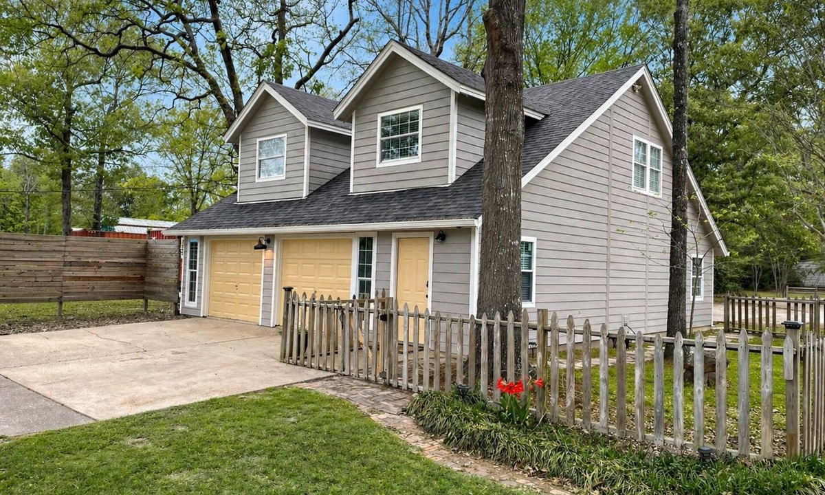 Huntington Cottage | Peach Door House