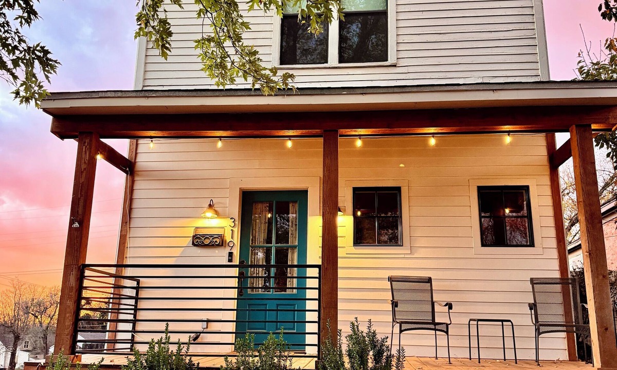 Guthrie House | Pearl's Place - A Historic, Red-Brick Street Gem