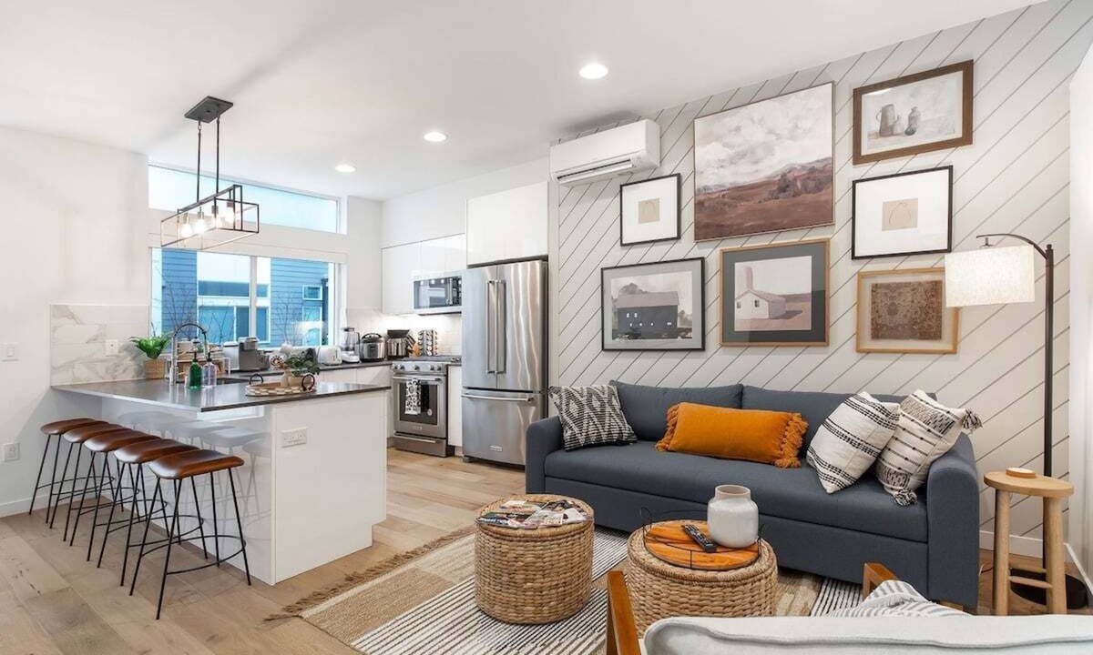Broadway House | Perch - Capitol Luxe Six: Central Capitol Hill | Walk score 96