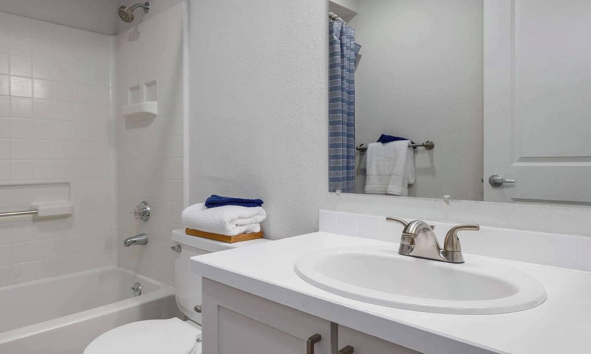 Silverdale Apartment | Perfect 2-bedroom + 2 -bathroom Apt in peaceful Silverdale for your getaway