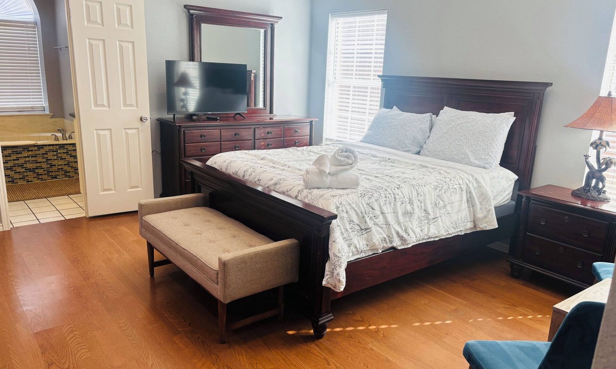 McKinney House | Perfect for Groups! One-Story 5BR Home & Sleeps 11. Pet-Friendly!