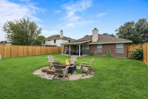Barker Villa | Perfect Harmony - Near Stadiums, Airport & Downtown