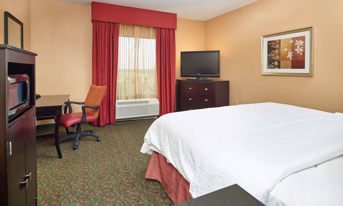 Waco Hotel | Perfect Relaxation for Baylor Visitors| 2 Units, Free Parking, Indoor Pool!