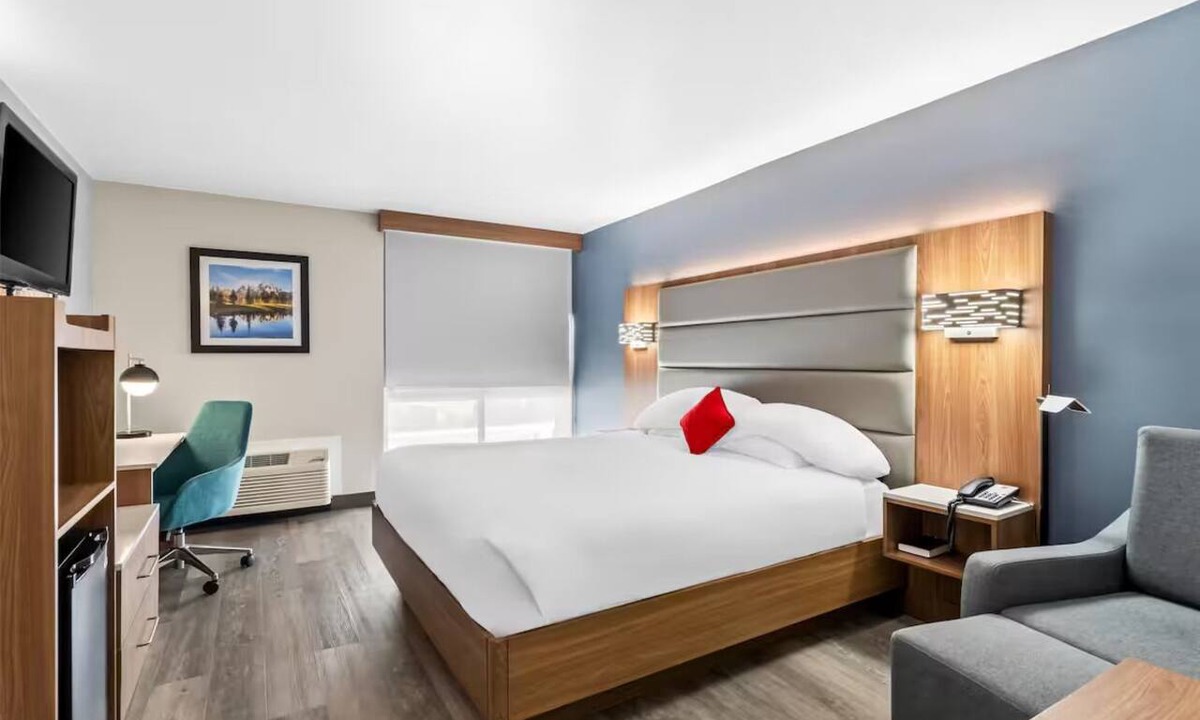 Cheyenne Hotel | Perfect Room for Leisure or Business Near Wyoming State Capitol - Free Shuttle!