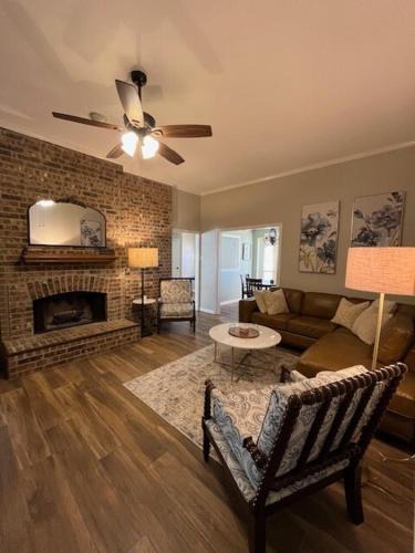 Lewisville House | Perfect! Spacious 4-Bedroom Whole House Retreat