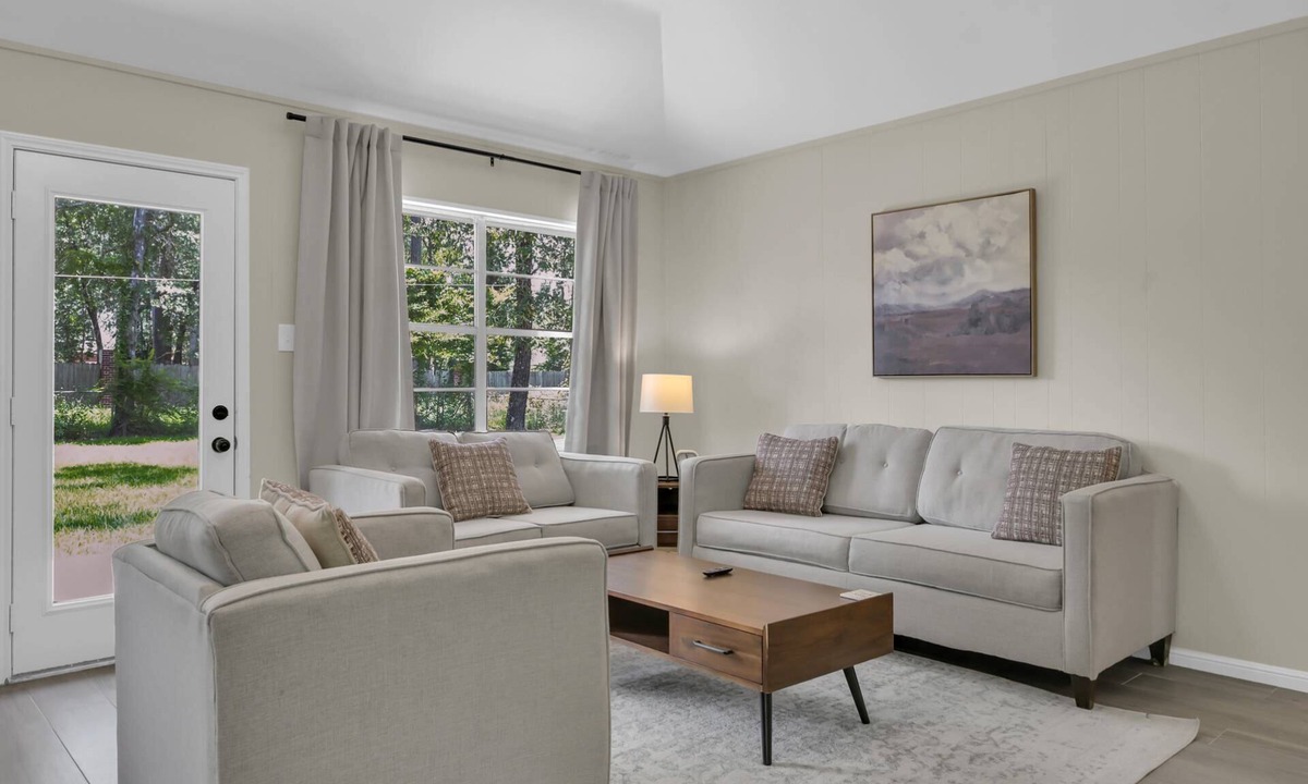 Grogan's Mill House | Pet-Friendly 3BR Near The Woodlands | Quiet Neighborhood | King Suite | Fenced Backyard