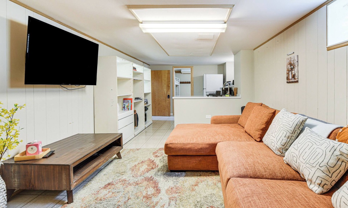 Evanston House | Pet-Friendly Abode, 2 Mi to Dtwn Evanston!