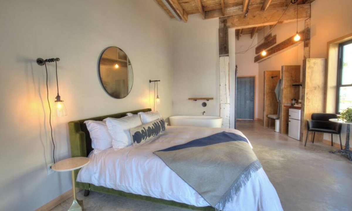 Astoria Hotel | Pet-friendly, Buoy Suite at Bowline Hotel