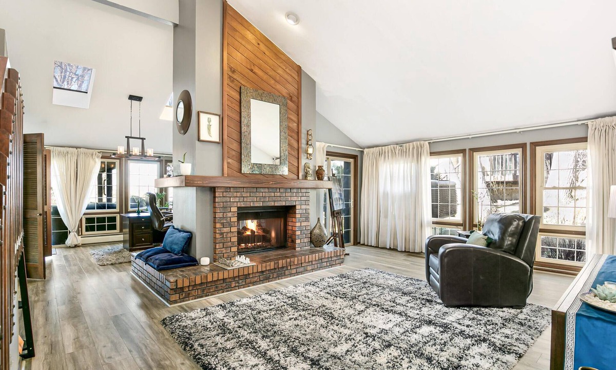Denver House | Pet-Friendly Denver Getaway. Trail Access & Fast Wi-Fi