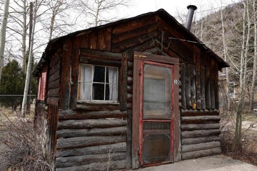Bellvue House | Pet Friendly Fishing Cabin close to Poudre River, Perfect for a Weekend Escape from Fort Collins