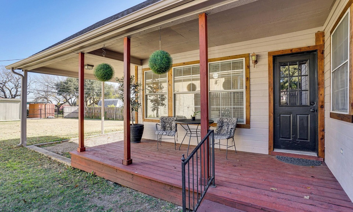 Handley House | Pet-Friendly Fort Worth Home: 8 Mi to AT&T Stadium