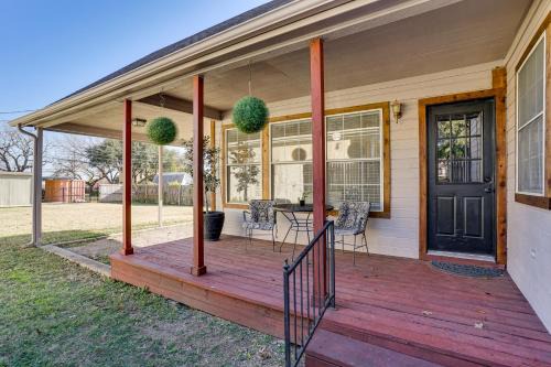 Handley House | Pet-Friendly Fort Worth Home: 8 Mi to AT&T Stadium
