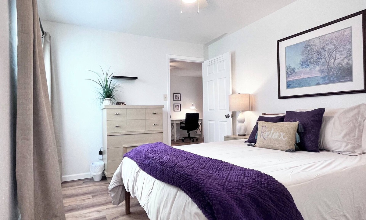 Kirksville Apartment | Pet-friendly, ground level, Laundry, Queen