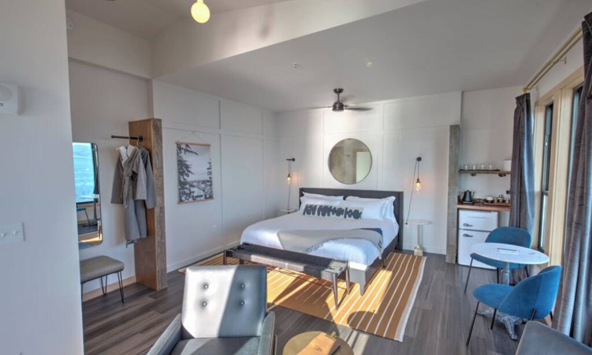 Astoria Hotel | Pet-friendly, Luxe Ice House King Room at Bowline Hotel