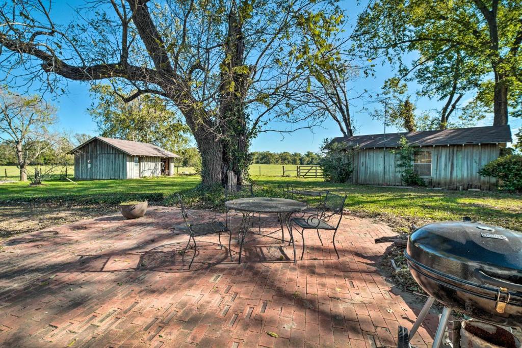 Navasota House | Pet-Friendly Navasota Ranch House with Arcade!
