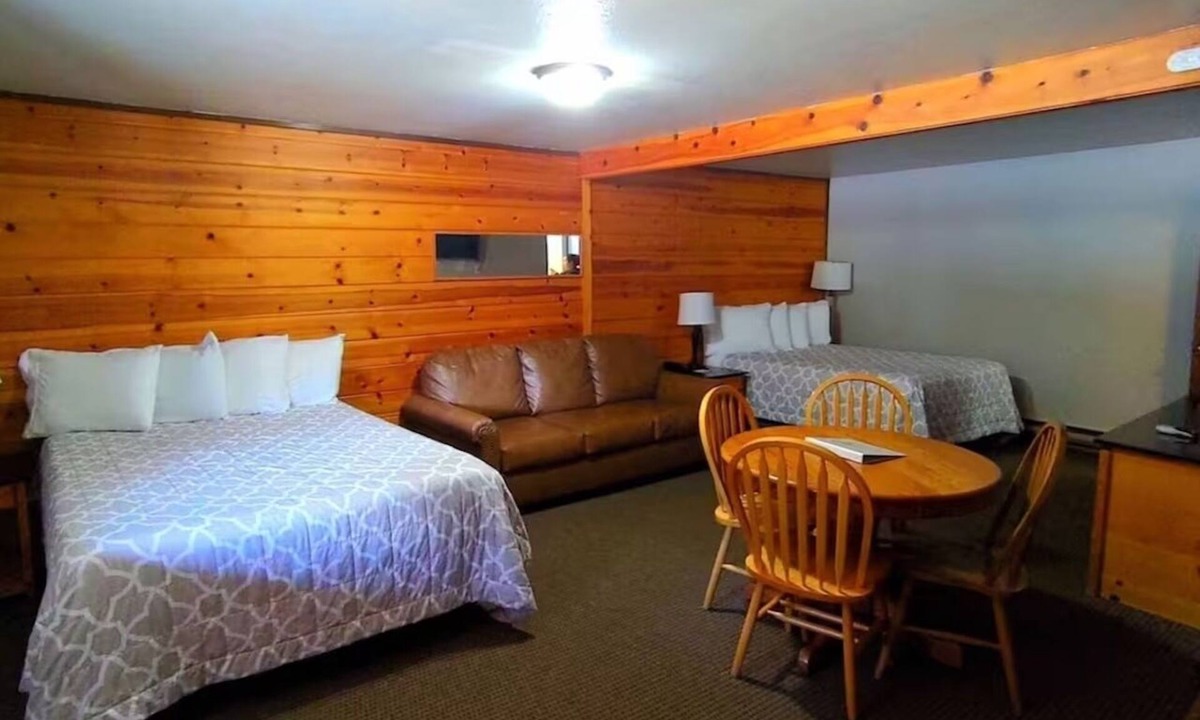 Packwood Hotel | Pet-Friendly Room w/Free Parking & BBQ Facilities | Near Skate Creek Park