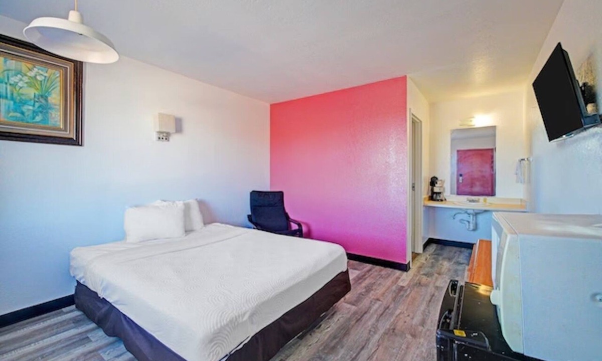 Lordsburg Hotel | Pet-Friendly stay near Steins Ghost Town w/Highway Access | Free Parking!