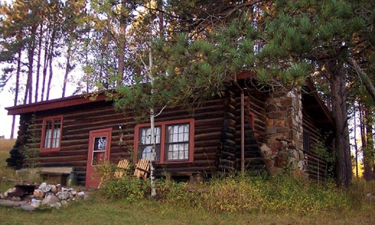 Custer Cabin | Pine Crest- Historic 3 bedroom Log Cabin built in the 1930's by the CCC.