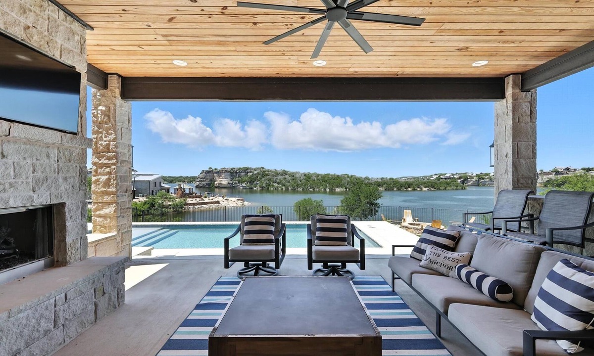 Graford House | PK Dream-6 bedroom/8bath- Lakefront Home w POOL and Hot Tub!