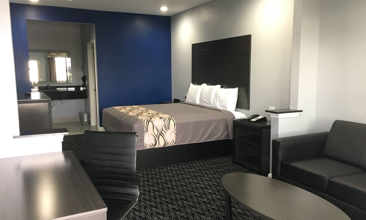 US 290 Hotel | Platinum Inn and Suites