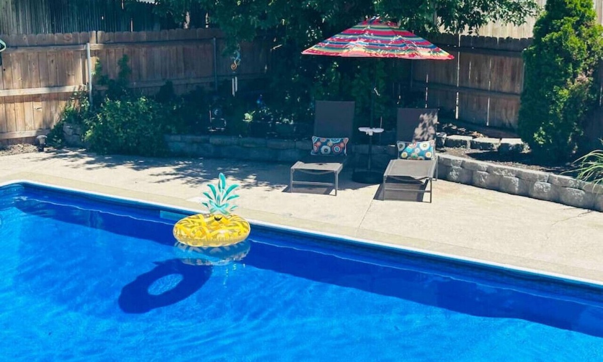 Kennewick House | Playtime Paradise! Pool, Video Game Room, Pets OK!