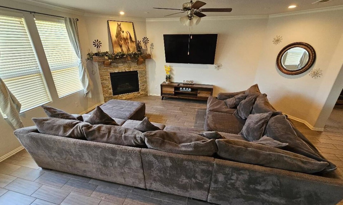 Odessa House | Pleasant 3-bedroom house with AC in charming Odessa, maximum guest 6.