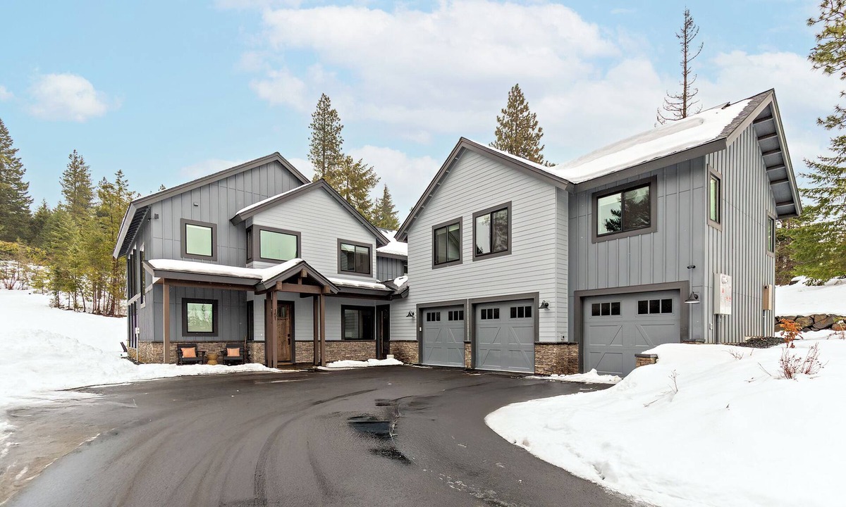 Cle Elum House | Plum Creek Lodge Expansive Mountain Views 6BR 5.5BA Game Room