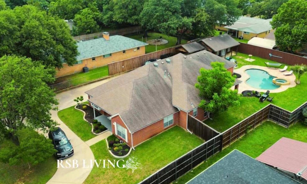 Irving House | Pool + Game & Cinema Rooms 5BR Near DFW
