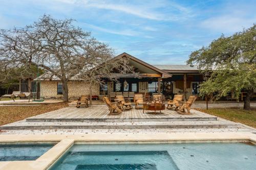 Glen Rose House | Pool, Porch & Stunning Views: Spacious Texas Home!