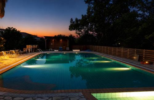 Gouvia Resort | Poolfront Escape – Cabana 13