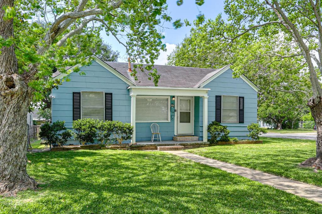 Lakeview  Jefferson County Apartment | Port Arthur Homebase: Work, Dine & Play!