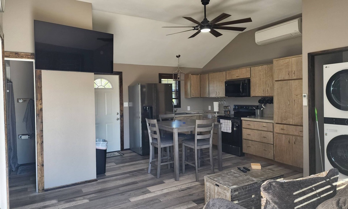 Somerville Cabin | Possum Run Cabin Comfortably Sleeps 6 People