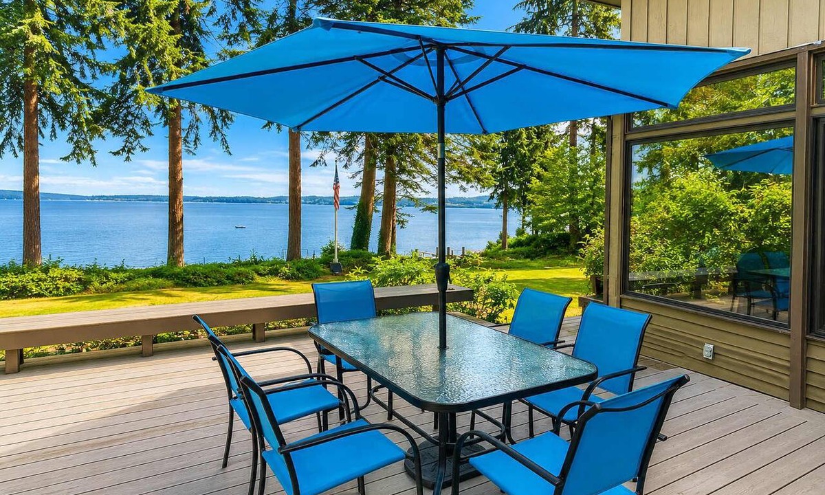 Port Gamble House | Poulsbo's Waterfront Lodge · Puzzle Point