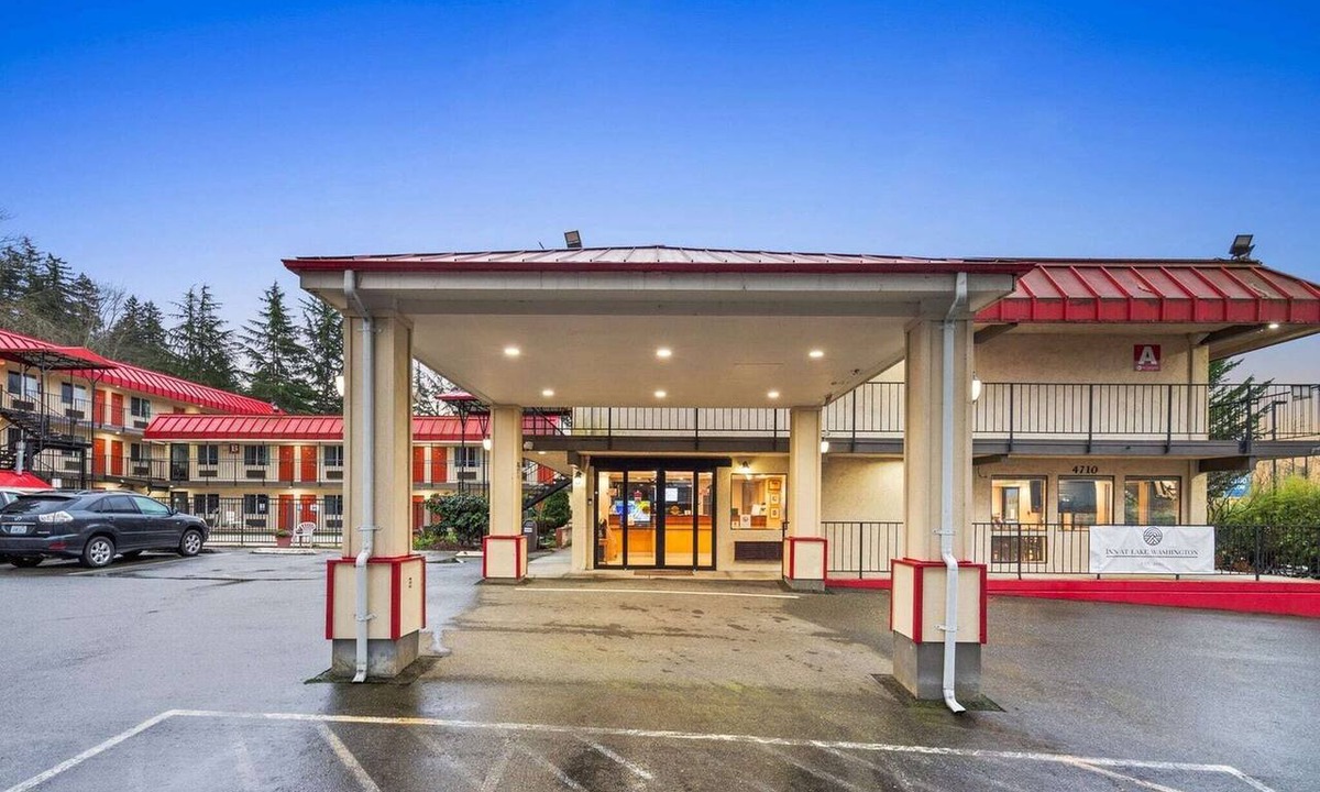 Renton Apartment | Premium Queen Suite|Renton WA