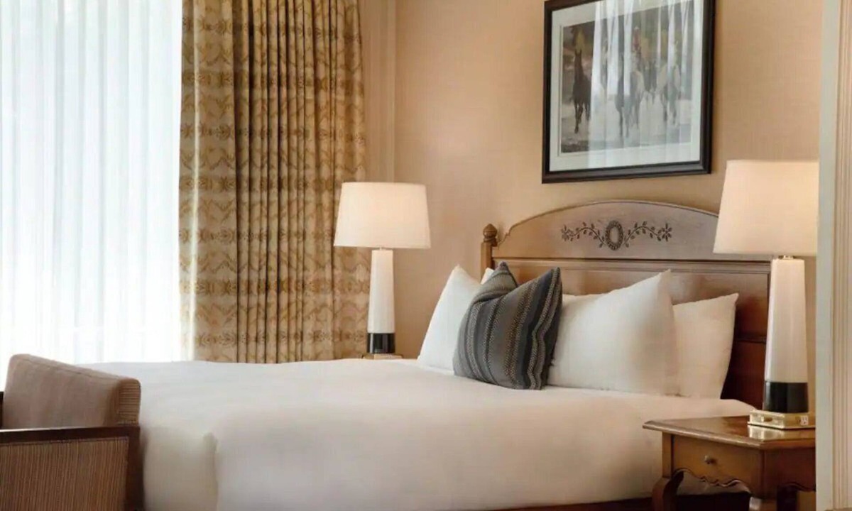 Cheyenne Hotel | Prime King | Little America | Pool, Garden Paths, Golf Access | 2 Units