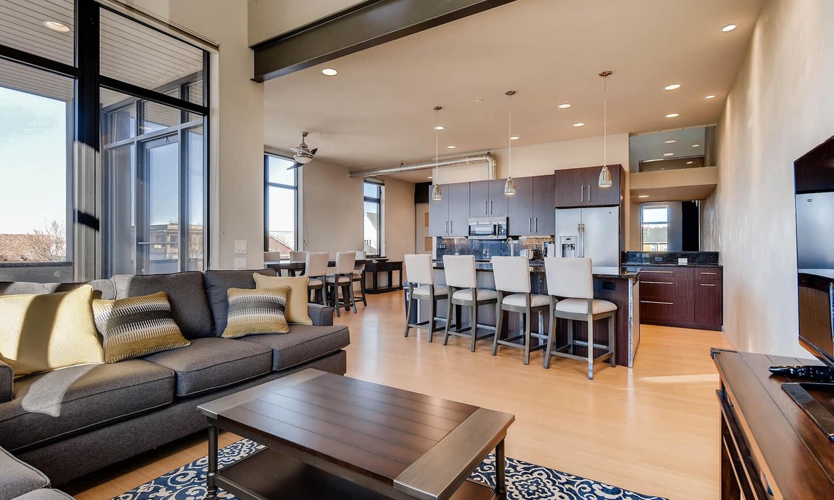 North Central Westminster House | Prime Location -Denver-Boulder - END UNIT w/Mountain View!!! Multiple decks!