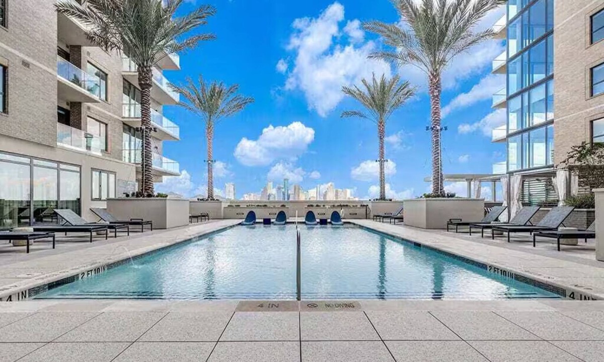 Montrose Apartment | Prime Montrose Stay - Walk to Buffalo Bayou & River Oaks